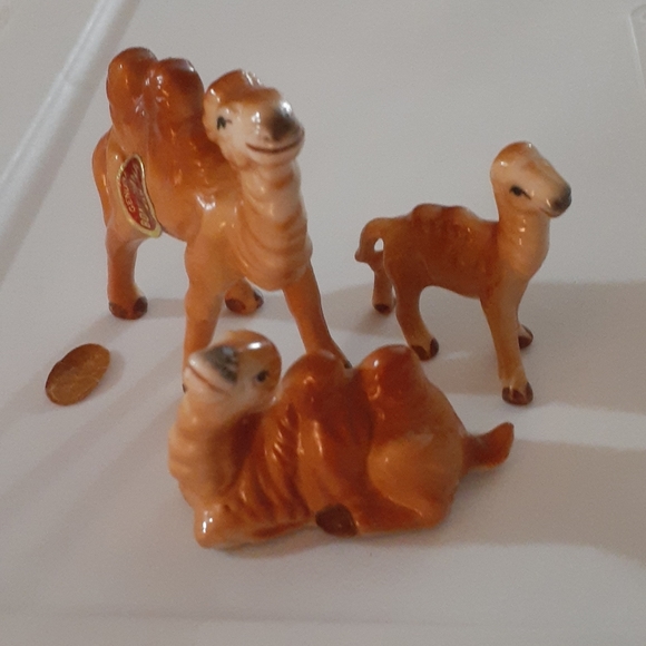 VTG π Bone China Miniature Camels